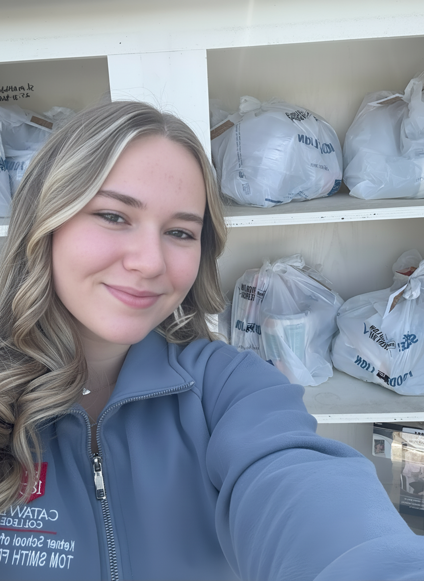 Tom Smith Fellows Delivering Thanksgiving Meals
